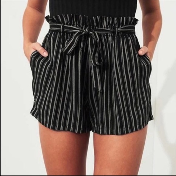 Hollister Ultra High Rise Paper-bag Size M